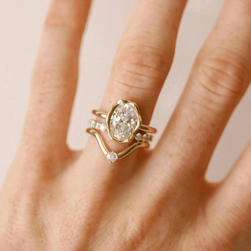 Radiant Oval Spark Ring: A Modern Style with Timeless Gorgeousness