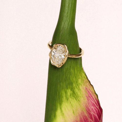 Radiant Oval Spark Ring: A Modern Style with Timeless Gorgeousness