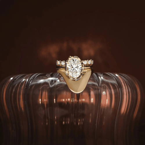 Radiant Oval Spark Ring: A Modern Style with Timeless Gorgeousness