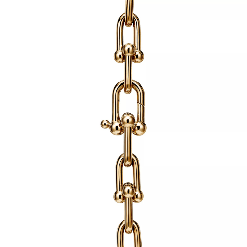 Bold Link Harmony Necklace Elevating Confident Style And Distinct Modern Presence