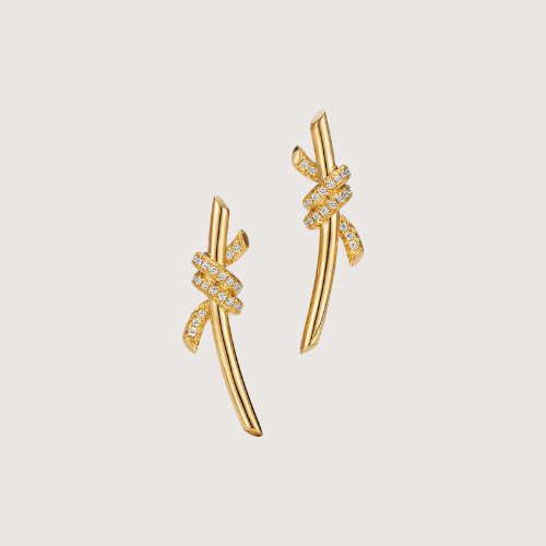 Twisted Radiance Curve Earrings Expressing Artistic Motion And Effortless Contemporary Elegance