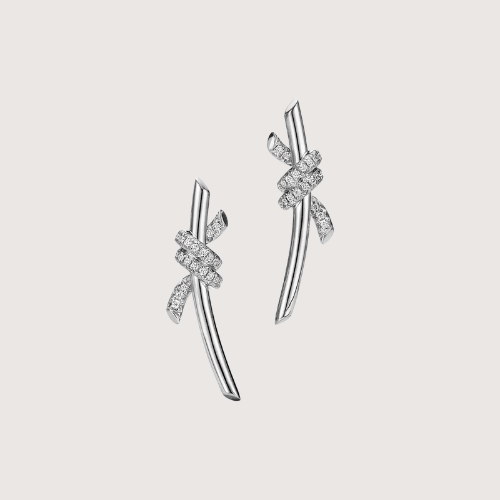 Twisted Radiance Curve Earrings Expressing Artistic Motion And Effortless Contemporary Elegance